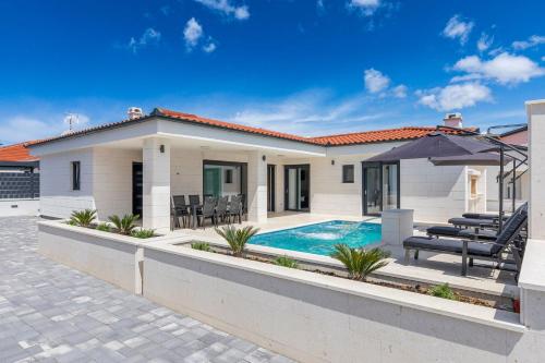 Mariva in Vir, Croatia