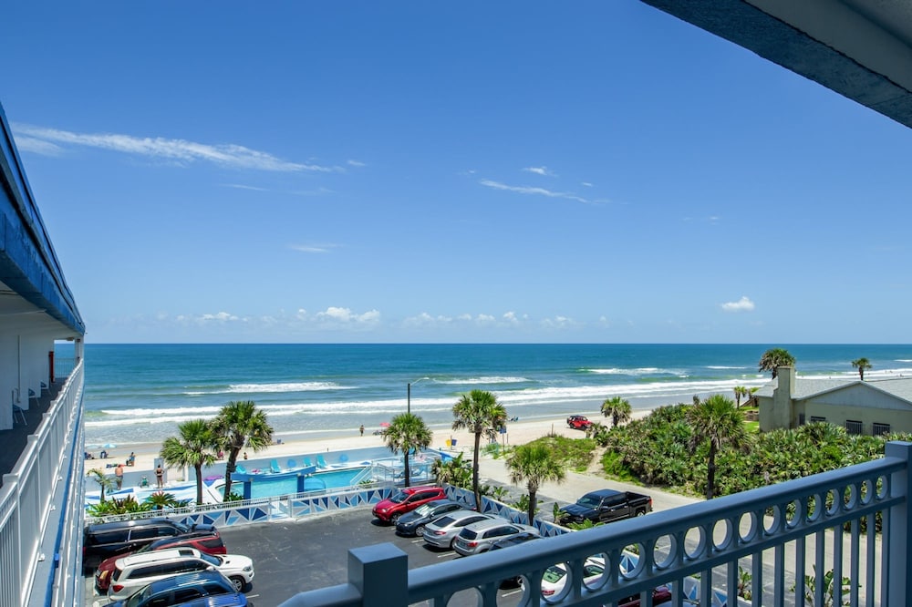 Chateau Mar Beach Resort - photo 4