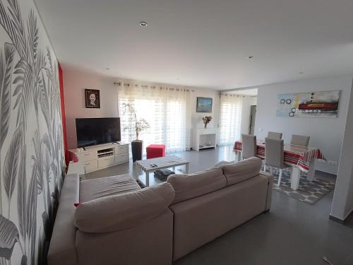 Baia Carmona — 4-Star Luxury Hotel in Sao Martinho Do Porto, Portugal
