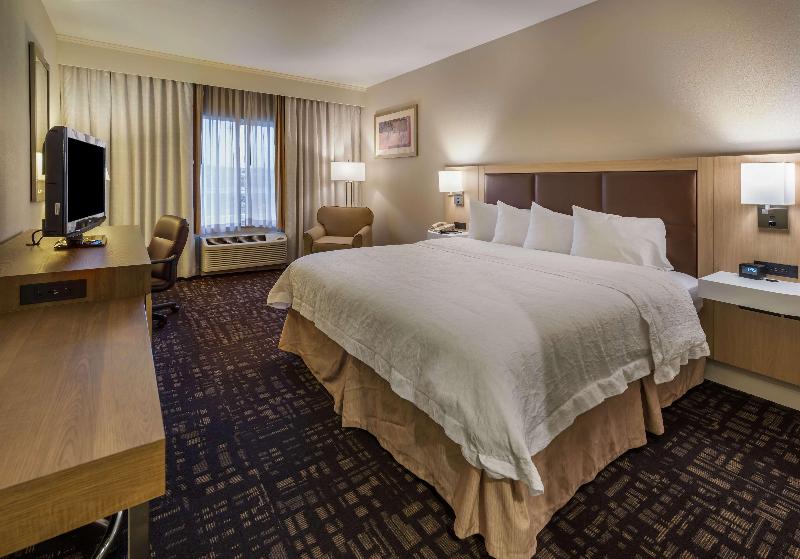 Hampton Inn & Suites Reno - photo 32