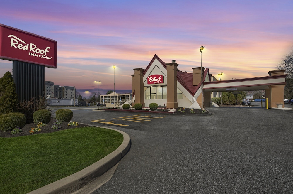 Red Roof Inn & Suites Newark University - photo 48