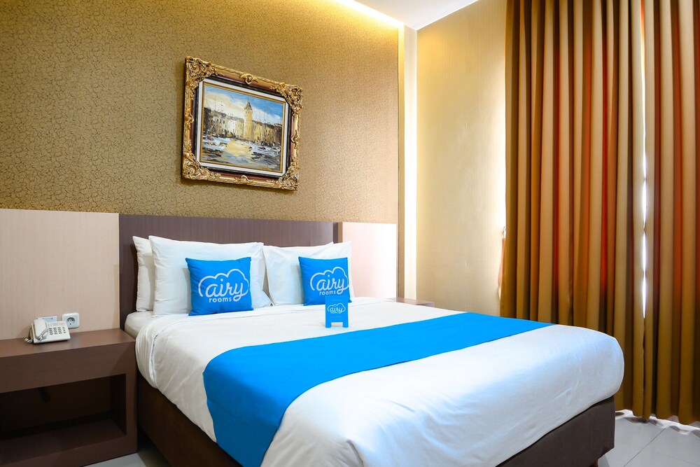 Airy Alun Alun Pamitran Cirebon in Cirebon, Indonesia