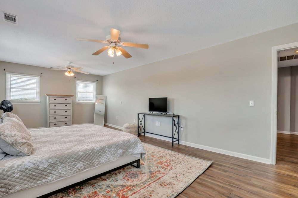 Eagle's Nest Spacious Loft Downtown Near GSU — 4-Star Luxury Hotel in Statesboro, United States
