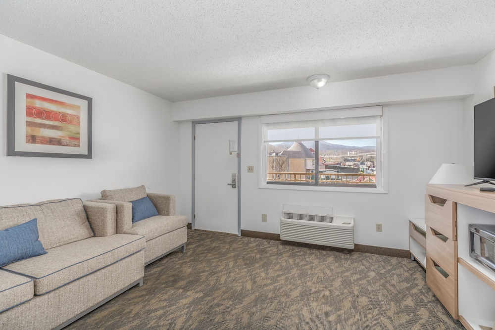 Crossroads Inn & Suites - photo 21