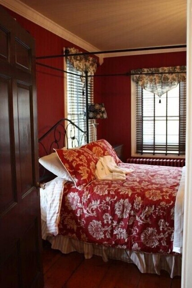 VanWinkle Inn - photo 15