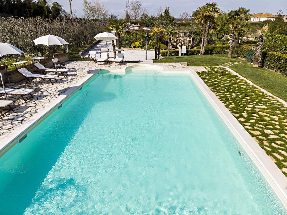 Cevoli Country Resort — hotel in Lari
