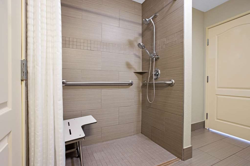 La Quinta Inn & Suites by Wyndham Palestine - photo 13