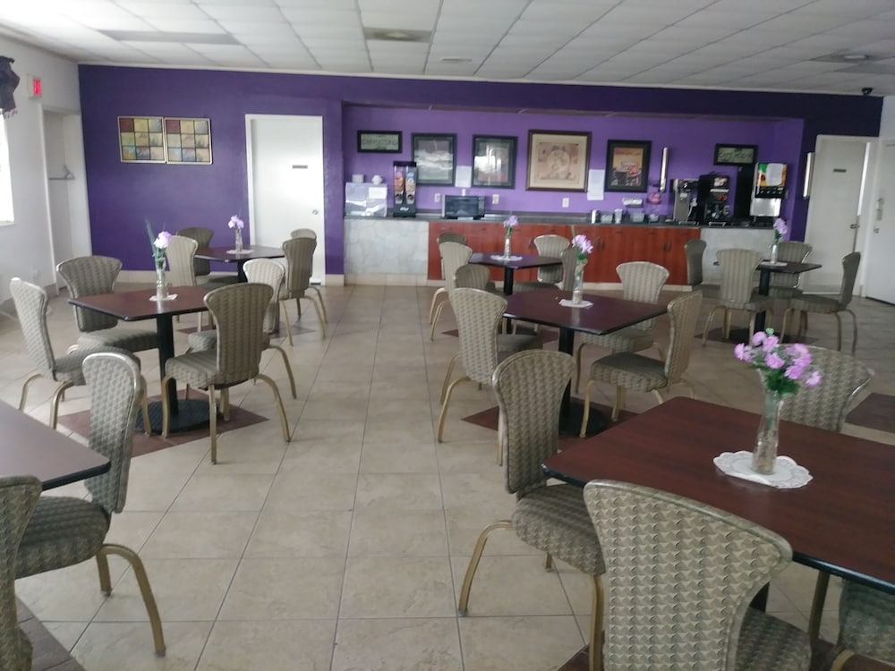 Knights Inn San Antonio near Frost Bank Center - photo 26
