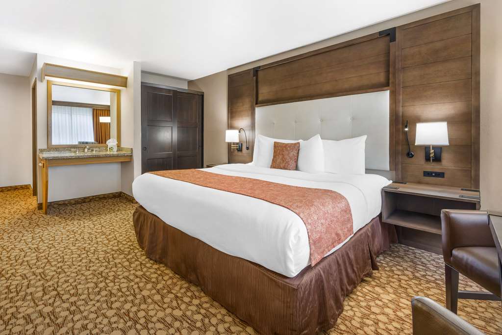 Best Western Plus Mill Creek Inn - photo 4