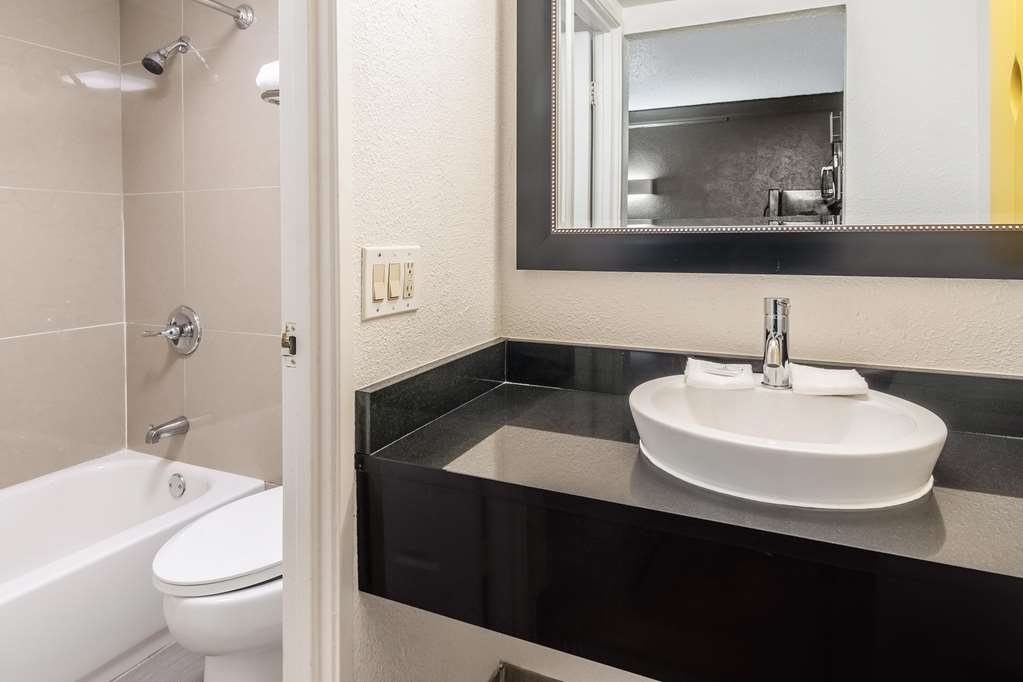 Studio6 Fort Worth TX West Medical Center - photo 25