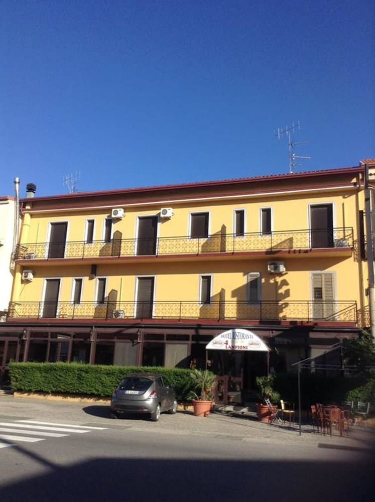 Hotel 4 Lampioni in Cropani, Italy