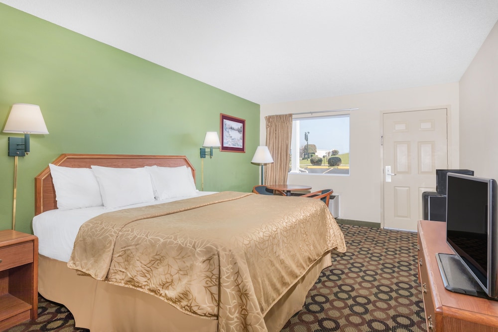 Economy Inn - photo 7