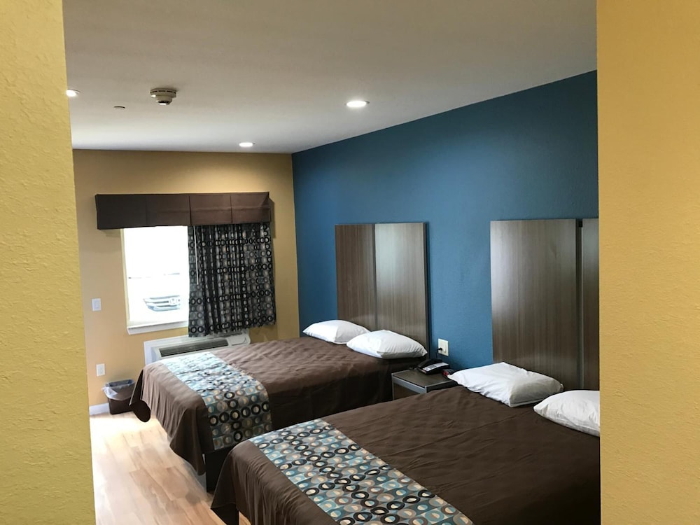 Deluxe Inn & Suites Baytown - photo 22