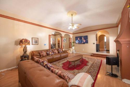 A Spanish Castle For Your Living Pleasure — 4-Star Luxury Hotel in Little Rock, United States