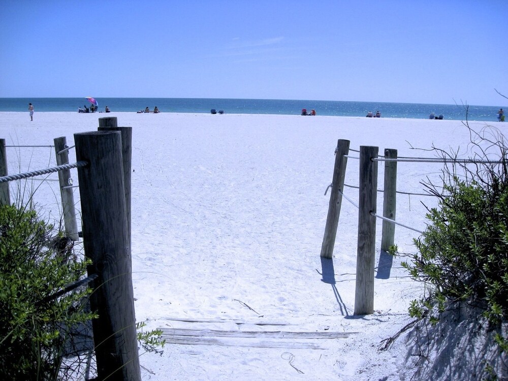 Beach Sands A 201 by Anna Maria - photo 24