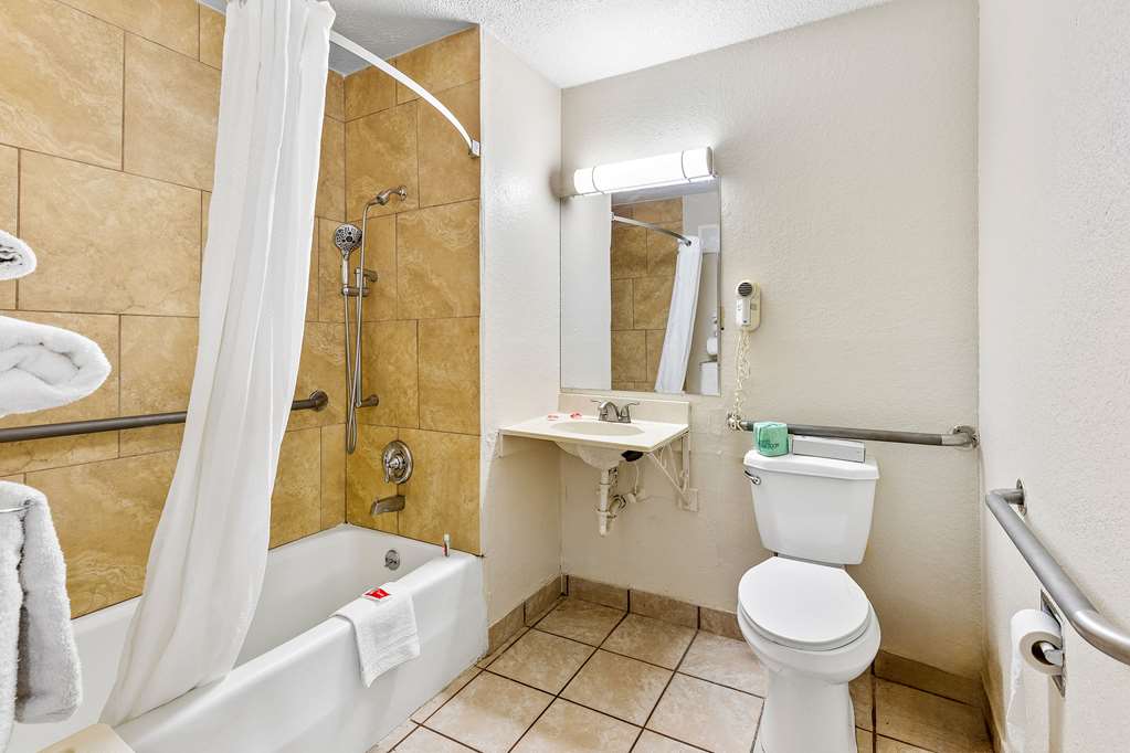 Econo Lodge Akron Copley Northwest - photo 22