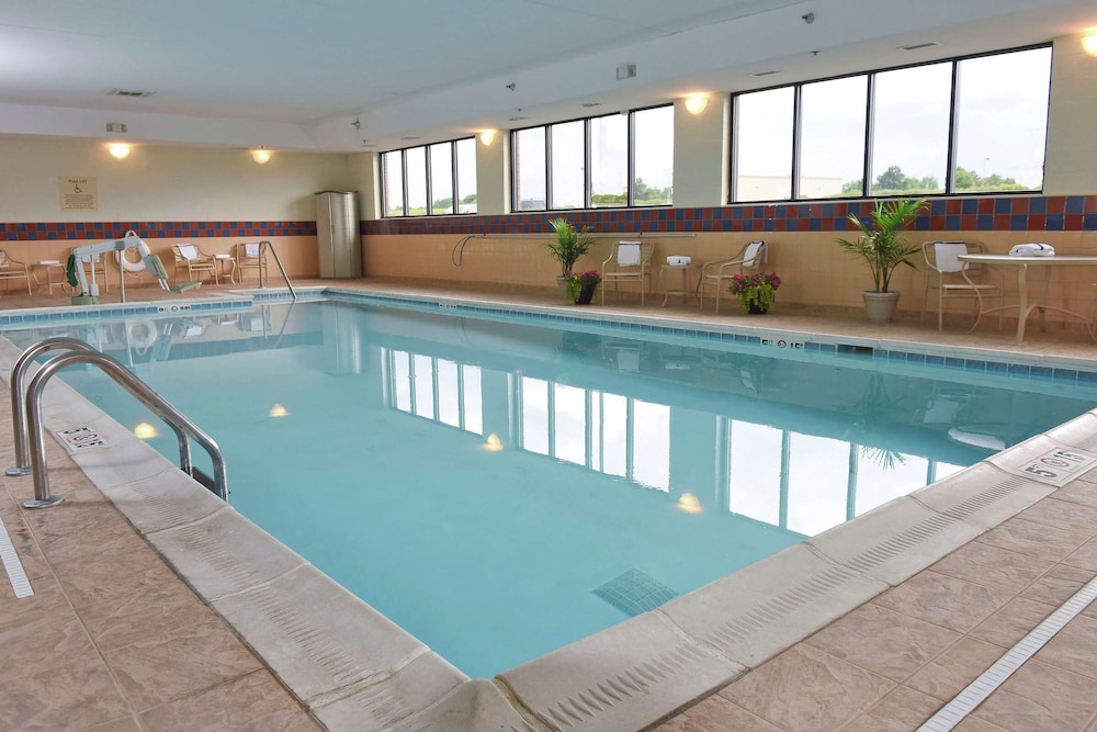 Hampton Inn & Suites Madisonville - photo 27
