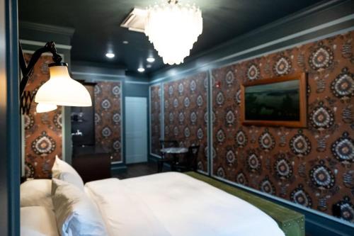 The Gas Lamp Hotel 1BR Adams - photo 9