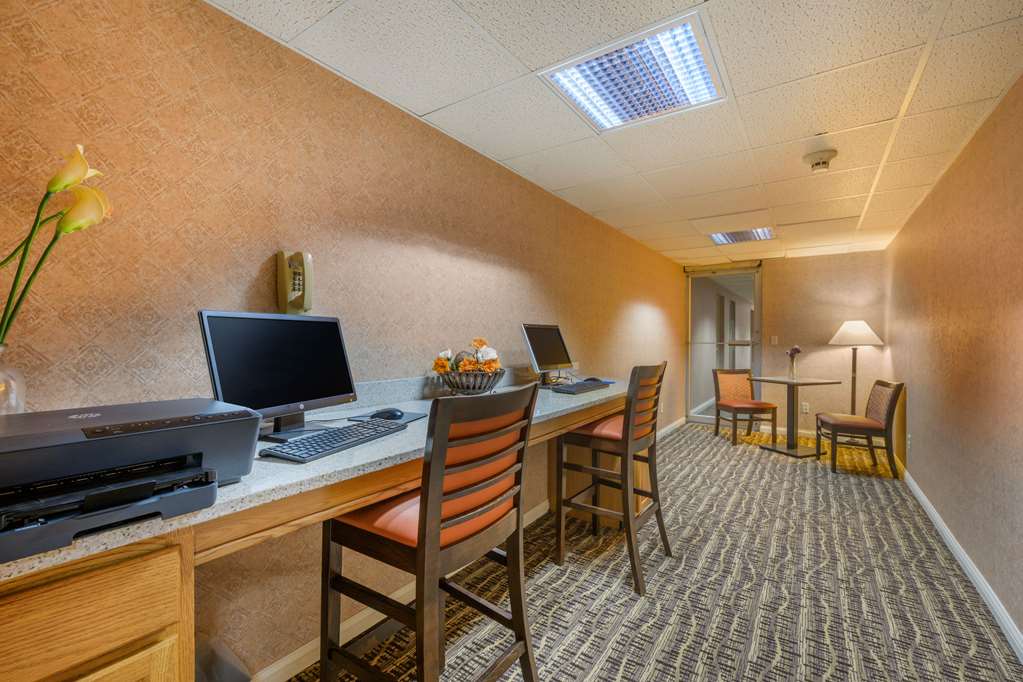 Econo Lodge Inn & Suites Triadelphia Wheeling - photo 29