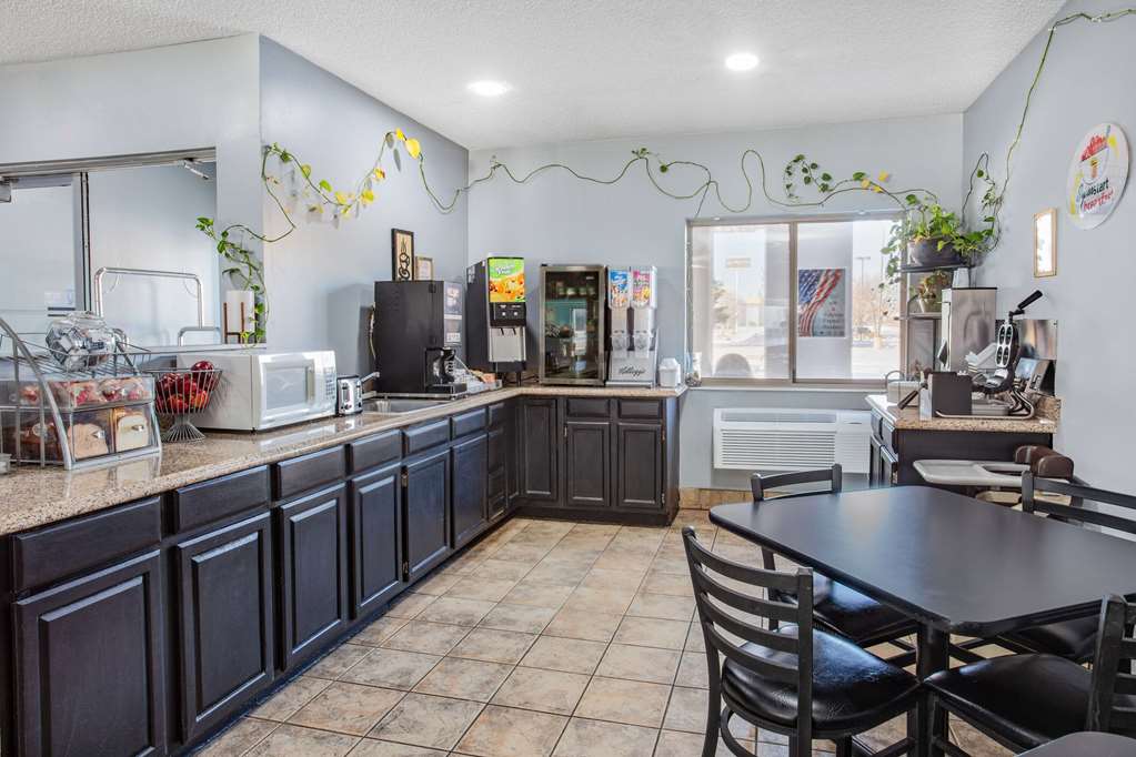 Super 8 by Wyndham Kokomo - photo 22
