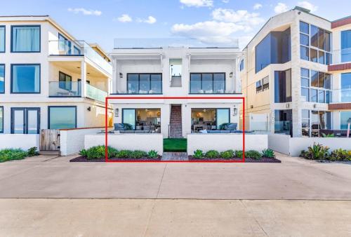 Entire Ground Beachfront Luxury Unit with Patio in San Diego, United States