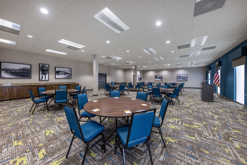 Hampton Inn St. Robert Ft. Leonard Wood - photo 40