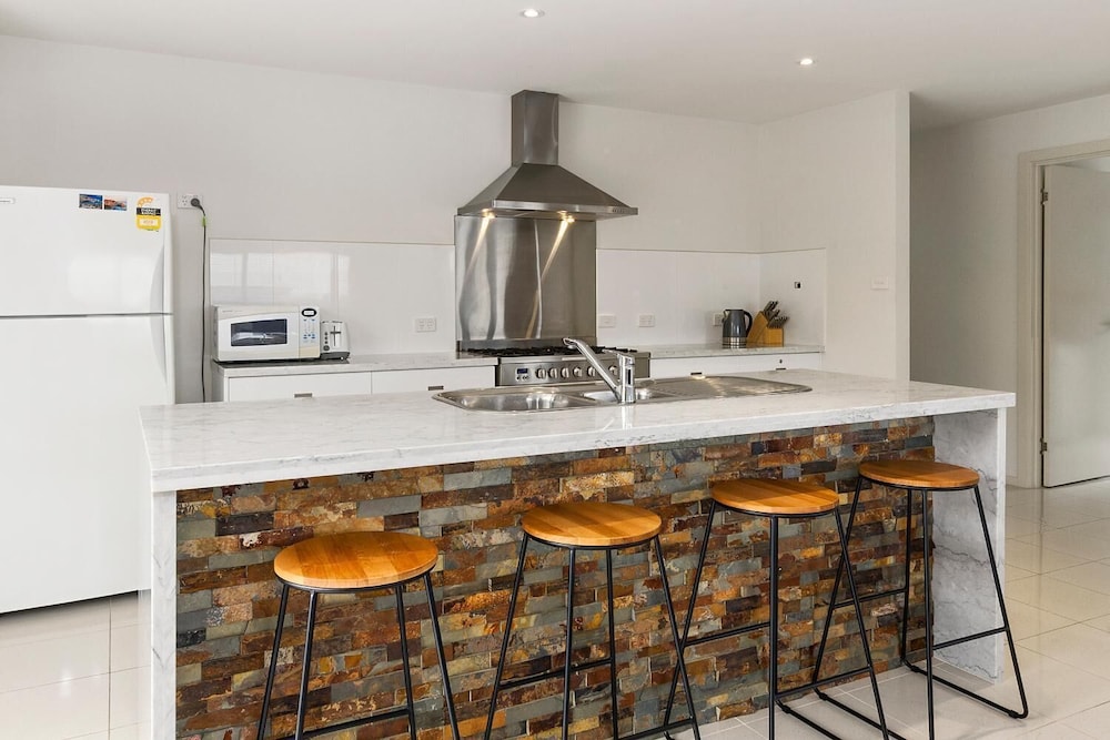 170 Hazards View Drive Unit 2 — Coles Bay — photo 4