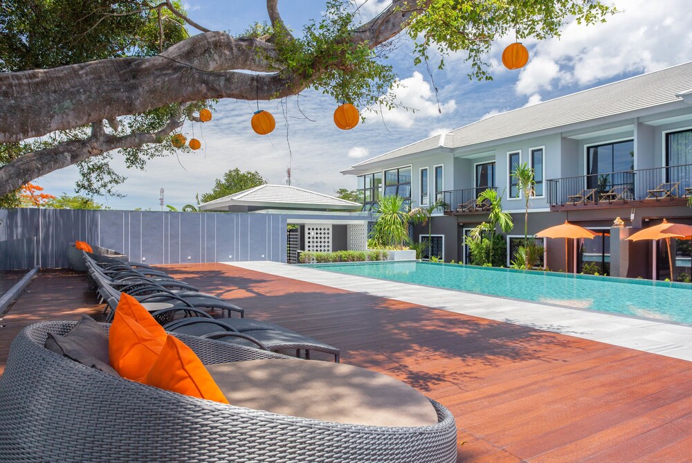 The Lake Chalong Resort — 4-Star Luxury Hotel in Ban Chalong, Thailand