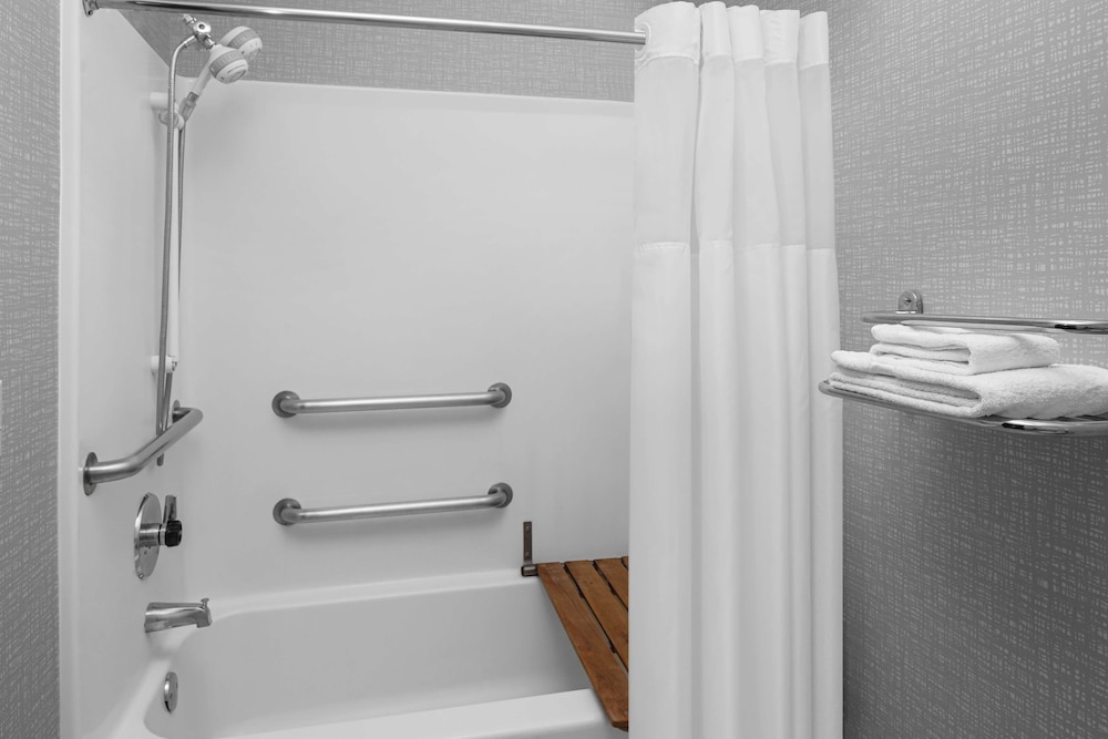 Hampton Inn Phoenix Biltmore - photo 22