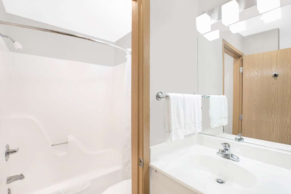 Microtel Inn & Suites by Wyndham Ames - photo 8