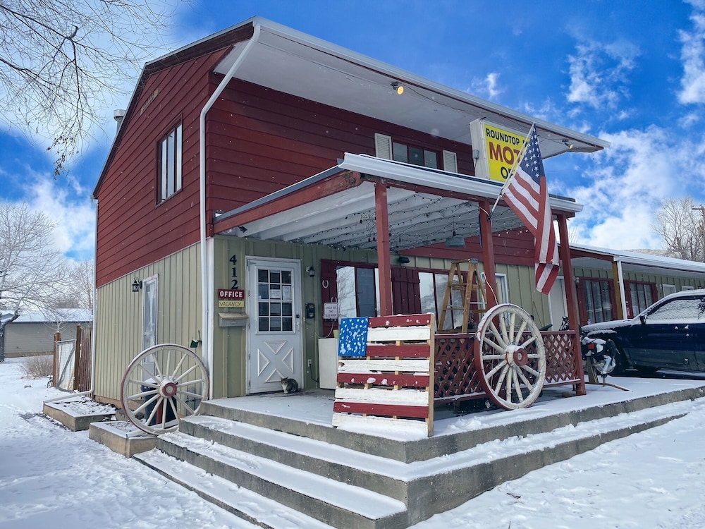 Roundtop Mountain Vista Cabins and Motel - photo 34