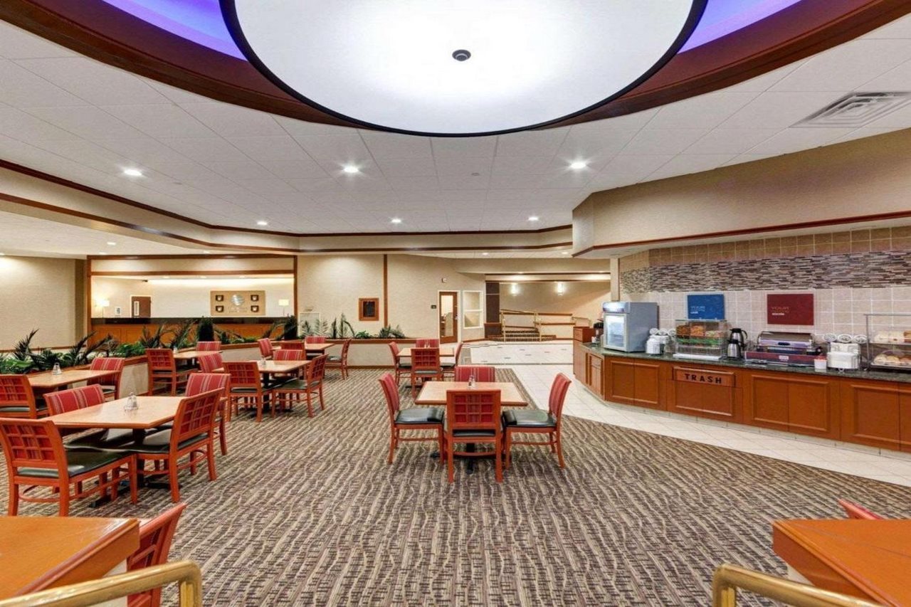 Comfort Inn and Suites Plano East - photo 3