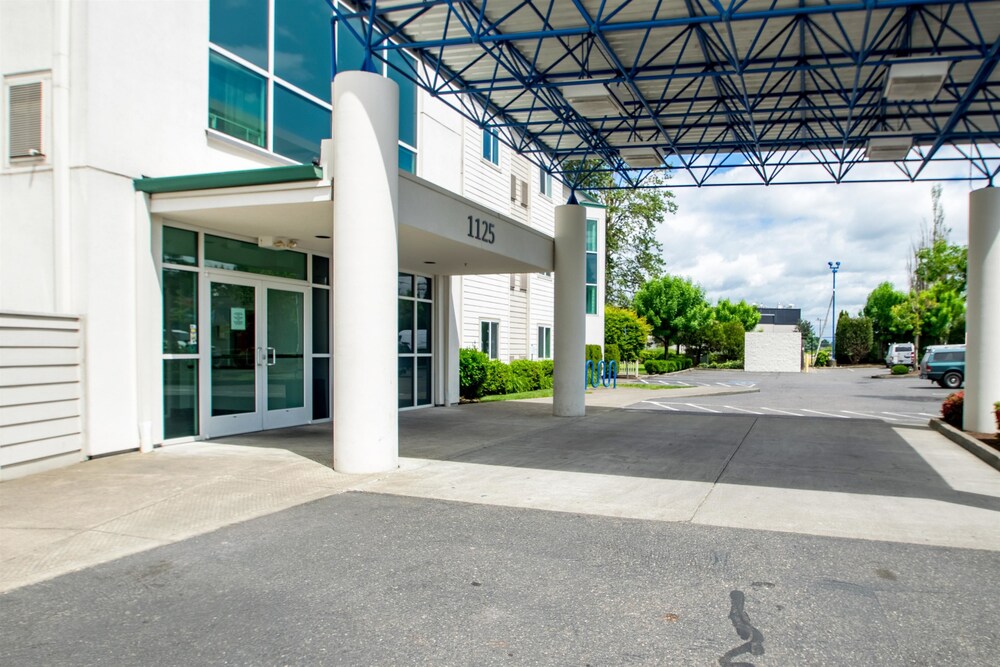 Motel 6 Portland North - photo 28