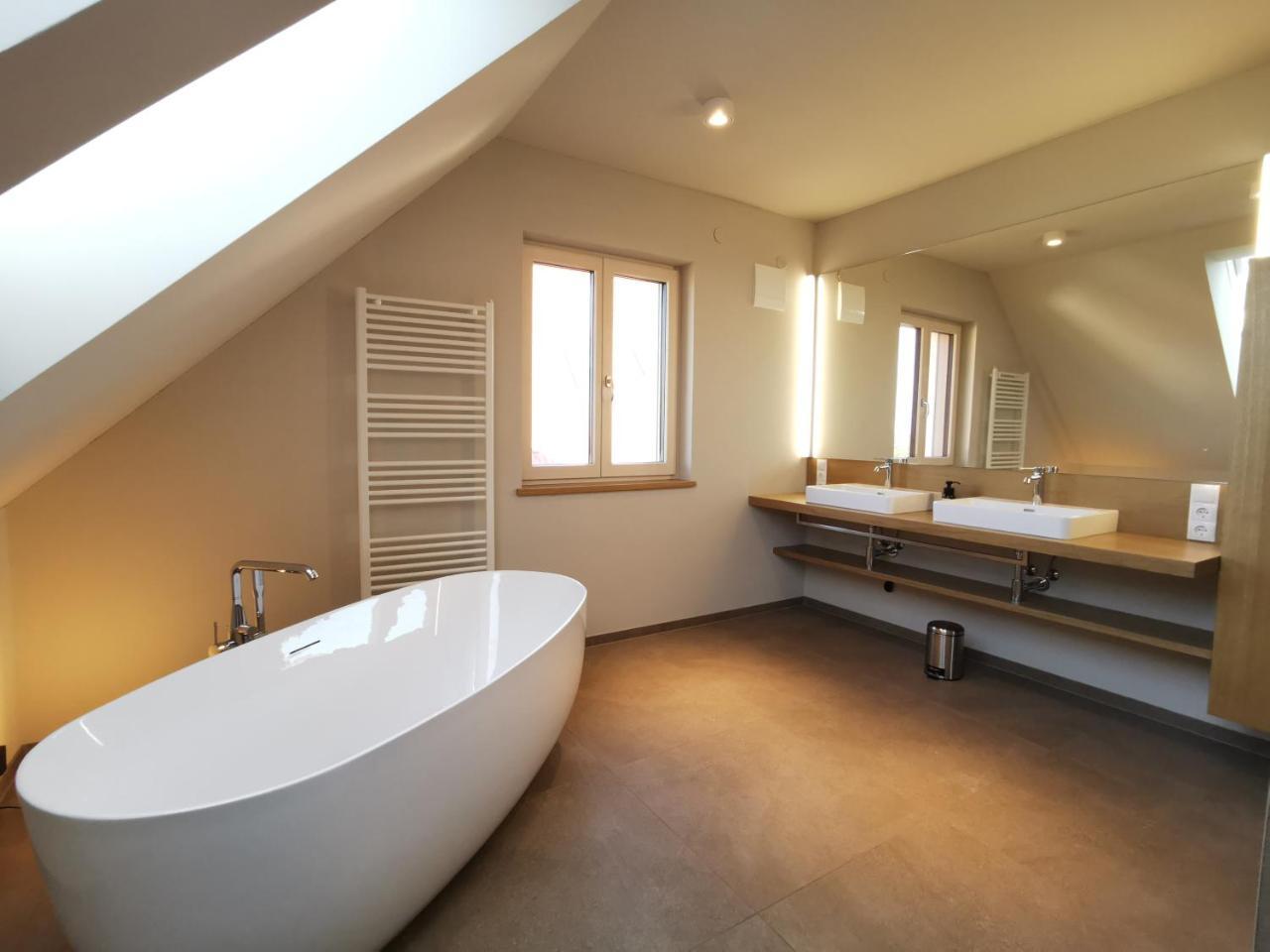 Stilvolles Ferienhaus Südsteiermark ruhige Lage top Aussicht & E Ladestation — hotel in Eibiswald