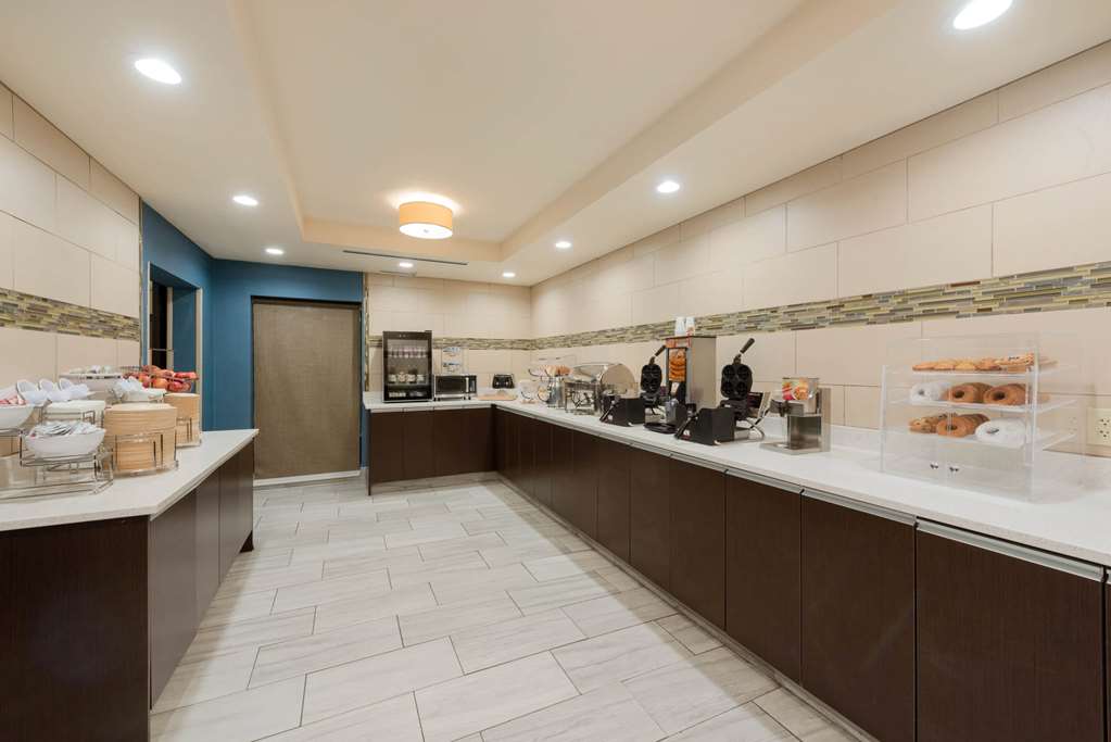 La Quinta Inn & Suites by Wyndham Columbus Grove City - photo 66