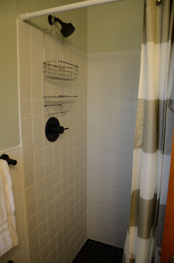 Ludington Blue Spruce Inn - photo 25