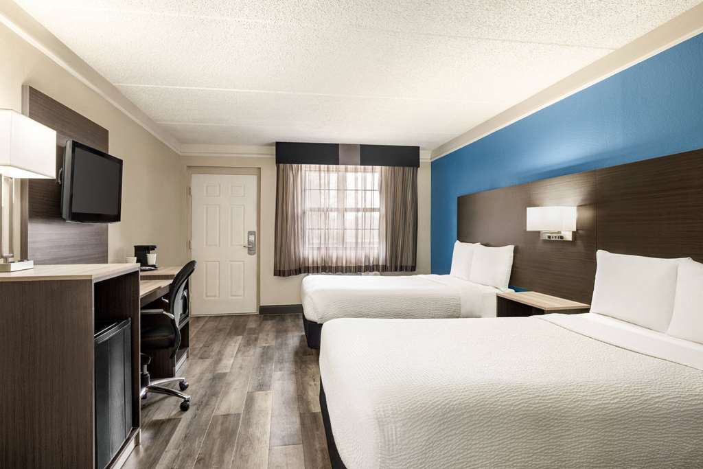 La Quinta Inn by Wyndham San Antonio I 35 N at Toepperwein - photo 17