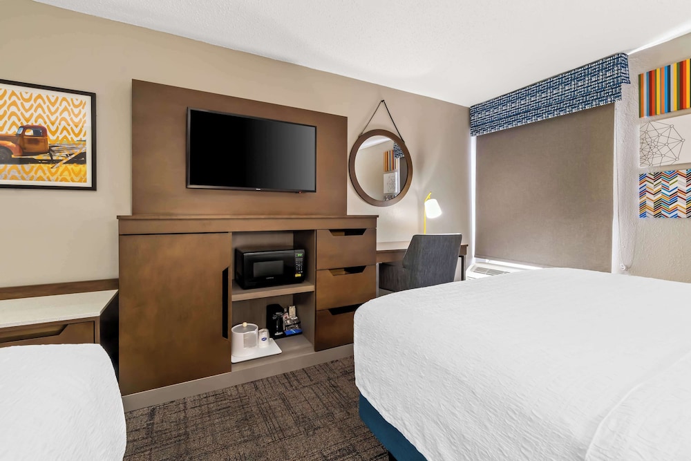 Hampton Inn Jonesboro - photo 27