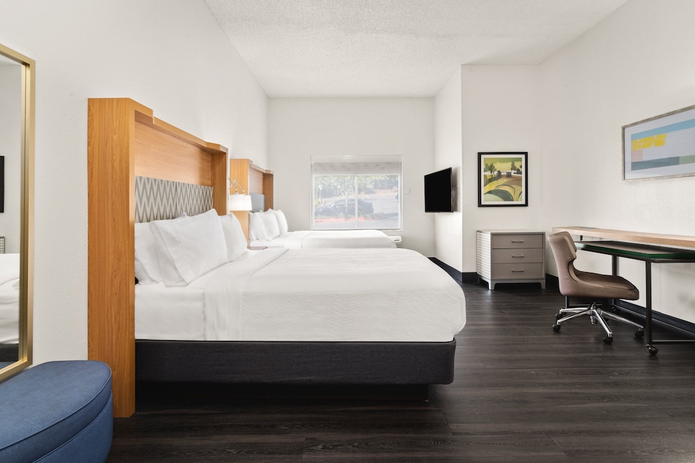 Holiday Inn & Suites Bothell by IHG - photo 14