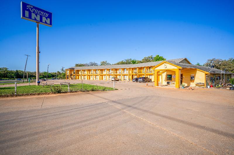 Regency Inn By OYO Rockdale TX — hotel in Rockdale