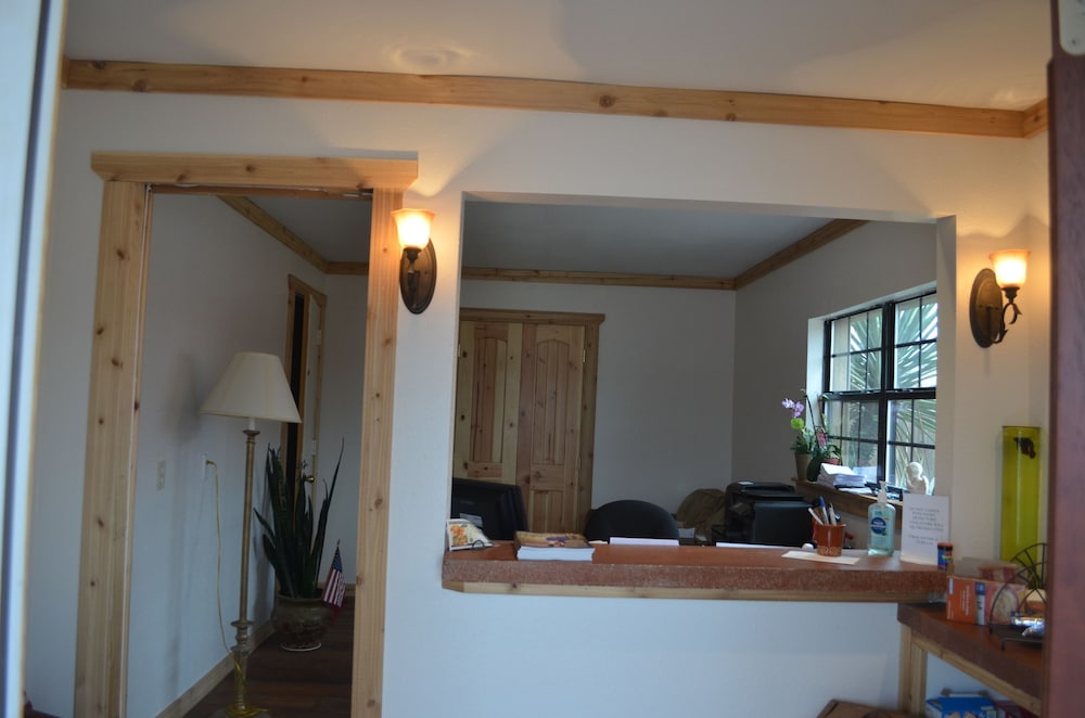 Granbury Inn & Suites - photo 3