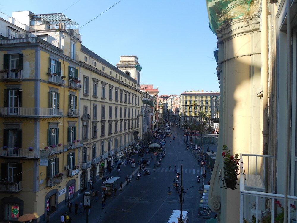 SignoriSiNasce - carbon neutral hotel in Naples