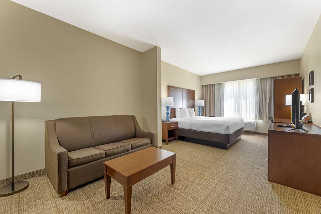 Comfort Suites Near Vancouver Mall - photo 21