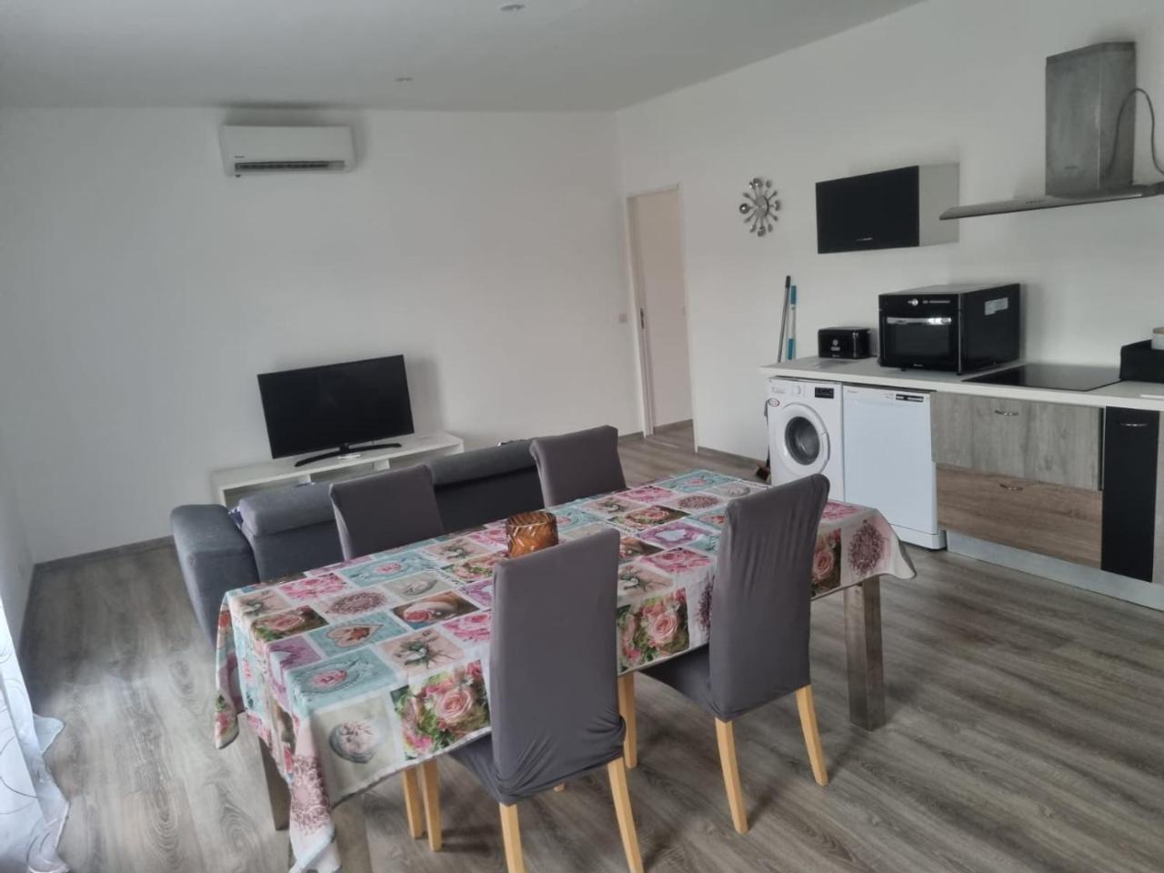 Appartement Sejour Cure Cransac Au 1er Etage 2 Nuits Minimum — 4-Star Luxury Hotel in Cransac, France