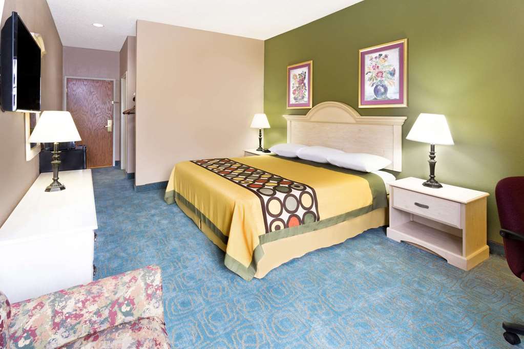 Super 8 by Wyndham Freeport - photo 11