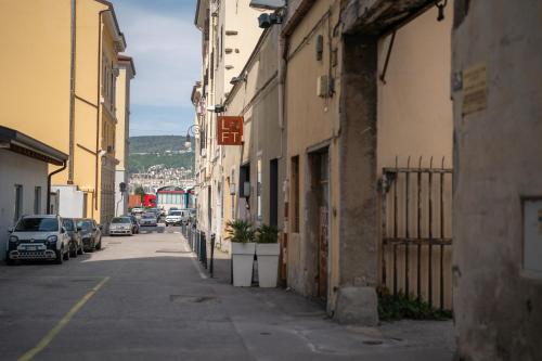 Elegante appartamento in Marina — 4-Star Luxury Hotel in Trieste, Italy