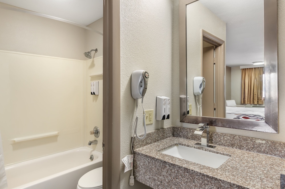 Red Roof Inn Staunton - photo 20