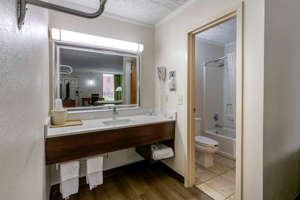 Quality Inn Roxboro South - photo 11