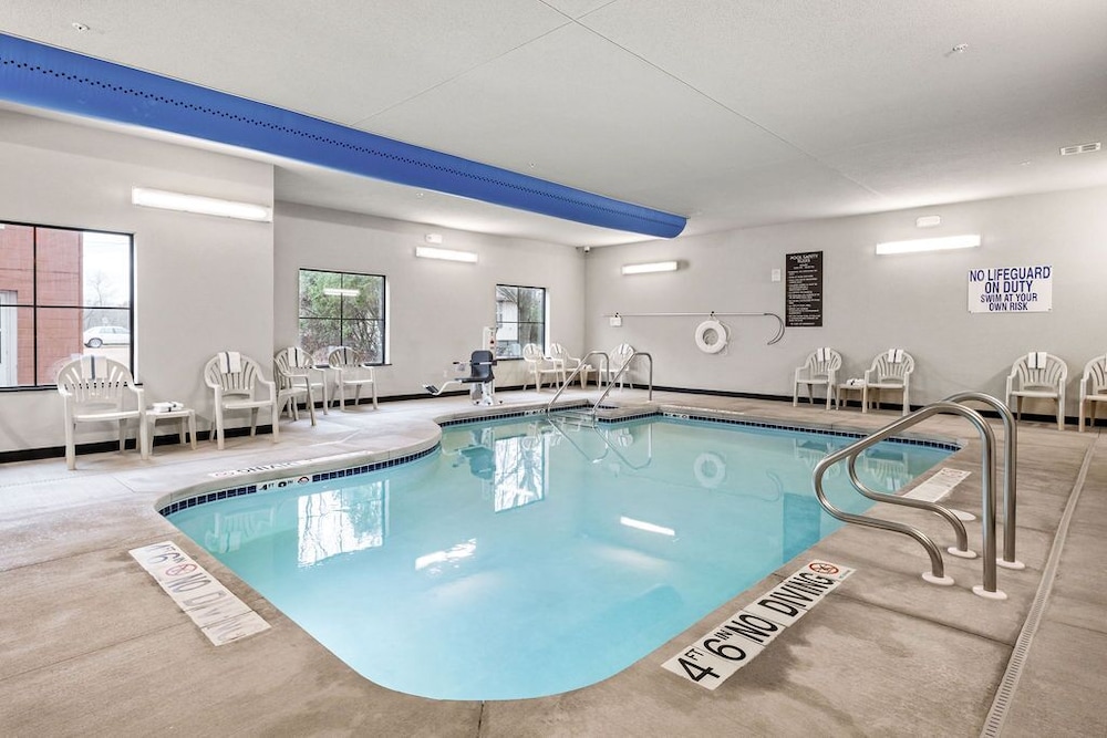 Cobblestone Hotel & Suites Mosinee - photo 64