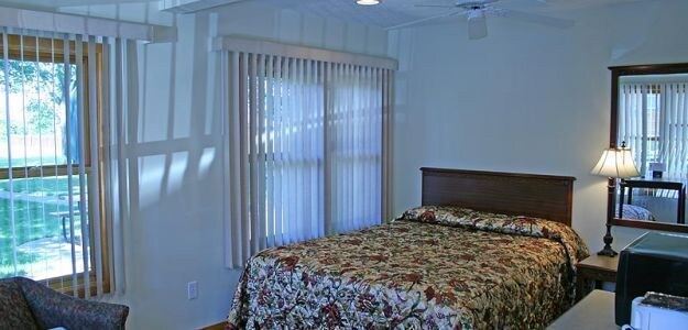 Lake Bluff Inn and Suites - photo 6